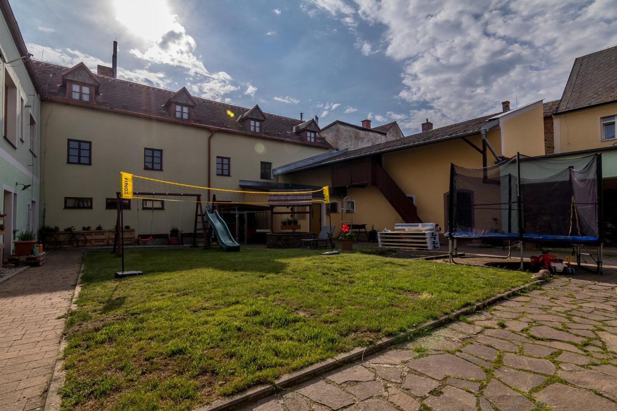 Penzion A Restaurace U Vladare Touzim Luaran gambar