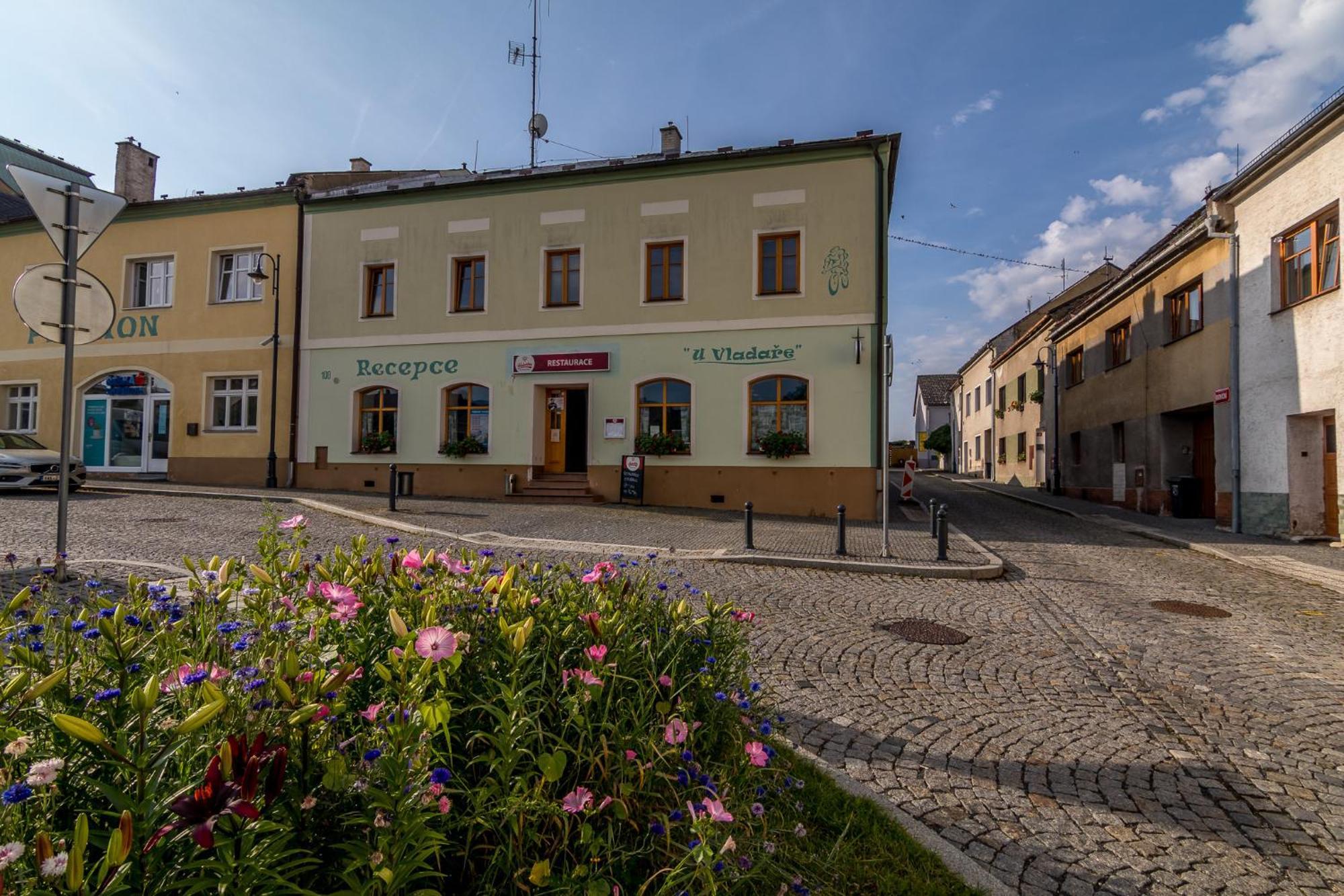 Penzion A Restaurace U Vladare Touzim Luaran gambar